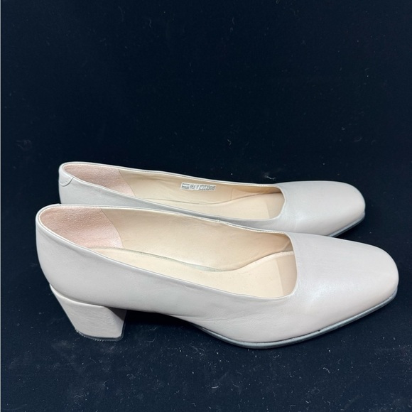 Ecco Women's Taupe Block Heel Shoes - Picture 9 of 9